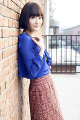 组图：秦子涵发布秋日写真 示范文艺小清新