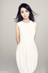 组图：杨蓉白裙写真温暖笑容清新来袭