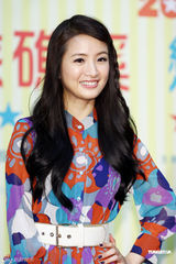 组图：林依晨清纯亮相 称将带男友见家人