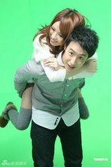 组图：潘玮柏拍MV展现吻功 自曝好久没接吻