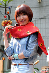 组图：杨谨华清新甜美 短裤亮相秀长腿