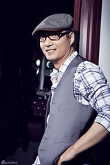 组图：李易祥写真 告别“村男”变身阳光熟男