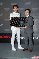 组图：彭于晏出席品牌活动 一身白衣帅气抢镜