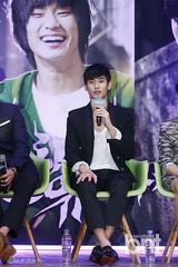 组图：金秀贤朴基雄李玹雨新片演绎花美男间谍