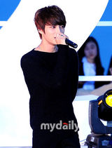 组图：金在中宋智孝携手《豺狼来了》釜山见面会