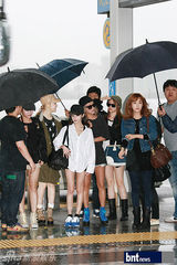 组图：T-ara现身机场 赴香港召开新歌发布会