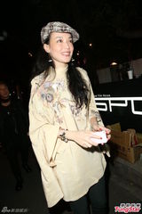 组图：舒淇王家卫现身张震婚礼引骚动