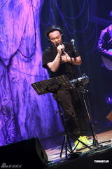 高清组图：陈奕迅香港开唱 靠唱功长裤T恤也疯狂