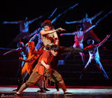 幻灯图：《铁道游击队》成舞剧 “打票车”像动作片