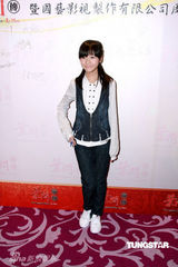 幻灯：《叶问前传》杀青 黄奕爱上咏春徐娇变身淑女