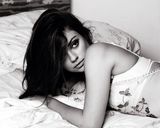 组图：米娜-古妮丝登杂志封面 大秀颓废性感气质