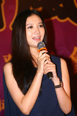 幻灯图：《小站风云》开机 陈昭荣杨若兮出演