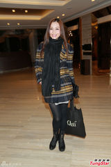 组图：胡杏儿钟嘉欣着古装贺杨潮凯江叮叮婚礼