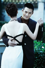 组图：严宽高富帅大片英气十足 展现优雅魅力