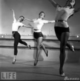 组图：梦露罕见训练照曝光 认真排练重现魅力