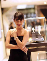 组图：陈燃出席活动秀英文 获凯奇称赞