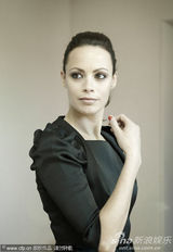 组图：贝热尼丝-贝乔戛纳受访 出任主持优雅自信