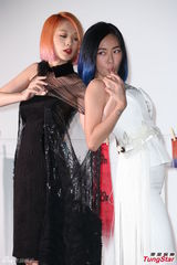 组图：小S杨丞琳同性暧昧 激情互摸挑逗尺度大