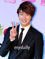 组图：韩星丁一宇李清雅宣传新剧《花美男拉面店》