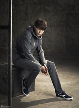 高清图：金宇彬代言写真动感有型帅气逼人