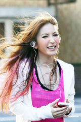 组图：许维恩开唱秀恩爱 吴亚馨送花篮力挺