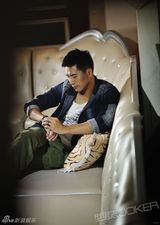 组图：于晓光拍摄主题写真 演绎心灵寻找与回归