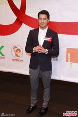 组图：郭富城鼓励艾滋病患者 拒评熊黛林求复合