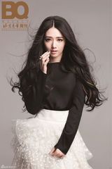 组图：郭碧婷黑白大片秀发飘逸笑容甜美