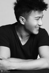 组图：刘恺威黑白写真曝光 俊帅面孔显男性魅力
