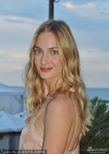 组图：爱娃-洛克波诺裸粉蕾丝婚纱款礼裙拍写真