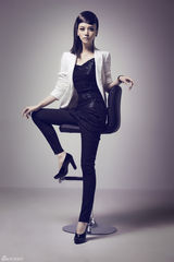 高清图：唐于鸿裤装造型帅气英武  百变实力获赞誉