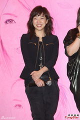 组图：四天后助力公益 张惠妹激胖被指水桶腰