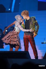 组图：张敬轩香港音乐会落幕 黄耀明任嘉宾意外现身