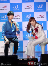 组图：金秀炫金妍儿等出席W TIME演唱会