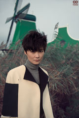 组图：李宇春新年写真发布 俏皮鬼马春式魅力