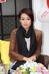 组图：马伊琍帅气亮相 手戴闪耀钻戒证婚姻甜蜜