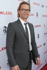 组图：《无法无天》好莱坞首映 拉博夫大胡子抢镜