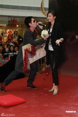 组图：《诱情转驳》李思捷假扮郑伊健向蒙嘉慧求婚