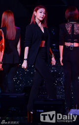 组图：Kara新辑发布 透视装秀蛮腰耍性感