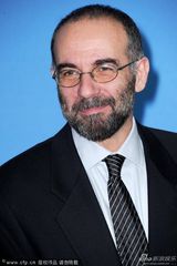 组图：《最佳出价》发布 西尔维娅获杰弗里献吻