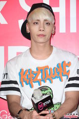 组图：SHINee自曝爱玩网游 成员模仿女生跳舞