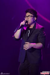 组图：萧敬腾上海开唱雨神未发威 被何韵诗调侃