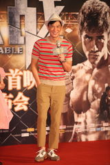 组图：《激战》首映 张家辉与李馨巧欢乐打闹