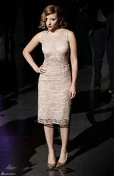 组图：斯嘉丽-约翰逊亮相秀场 熊黛林同场斗艳