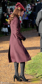 高清图：英国王室圣诞节现身教堂凯特帽子抢眼