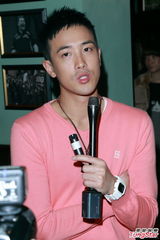 组图：余文乐拒为新片露臀 杜汶泽预告肉搏裸女