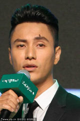 组图：陈坤帅气捞金遭苍蝇调戏露高低眉