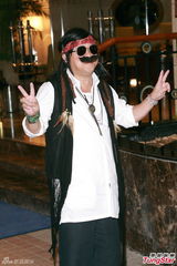 高清图：钟镇涛60大寿派对 群星嬉皮士装到贺