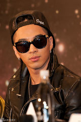 组图：韩团Bigbang香港开唱 GD红发抢眼TOP斯文