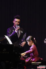 组图：关心妍钟嘉欣等获劲爆女歌手 周柏豪夺男歌手